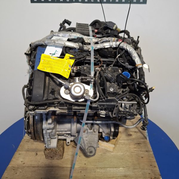 BMW 118i F20 F21 - 2019. Motor code: B38B15A